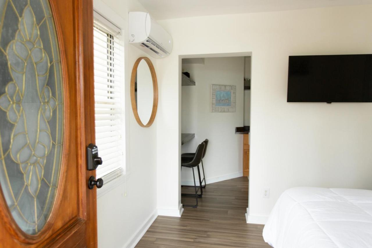 Cozy Studio - Blocks From The Ocean! ジャクソンビル・ビーチ エクステリア 写真