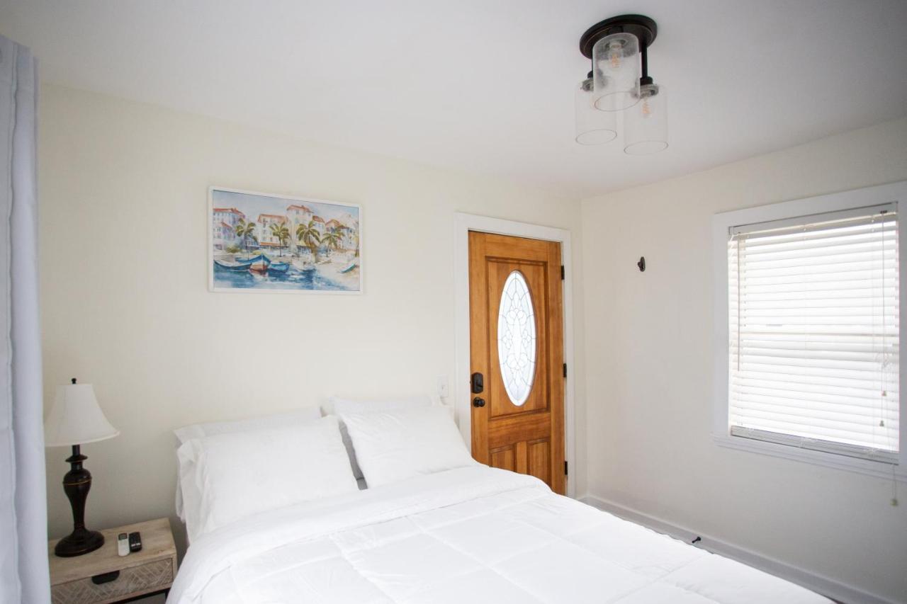 Cozy Studio - Blocks From The Ocean! ジャクソンビル・ビーチ エクステリア 写真